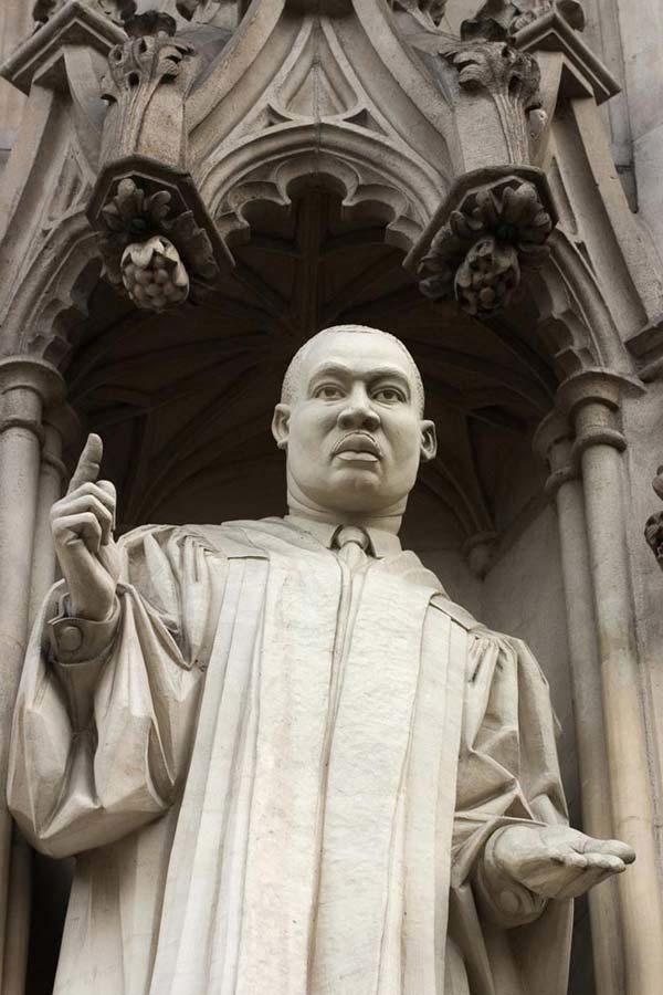 Statue of Rev. Dr Martin Luther King Jr with one hand pointing upwards and the other palm outstretched