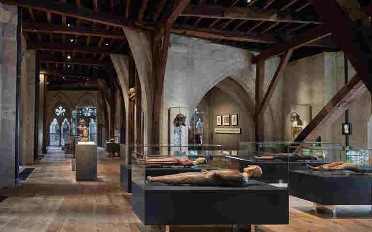 Funeral and wax effigies