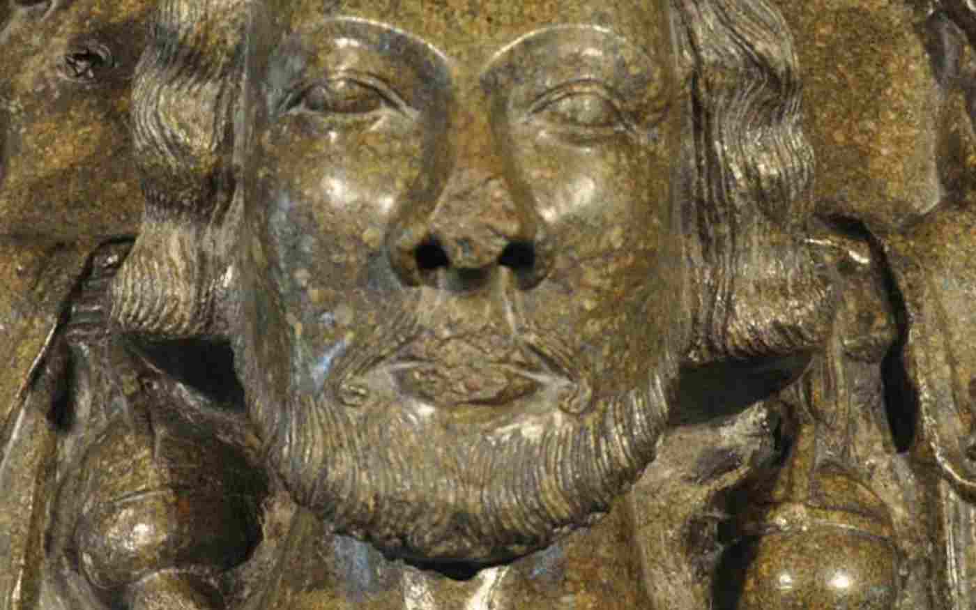Tomb effigy of King John at Worcester Cathedral, the King wearing a crown