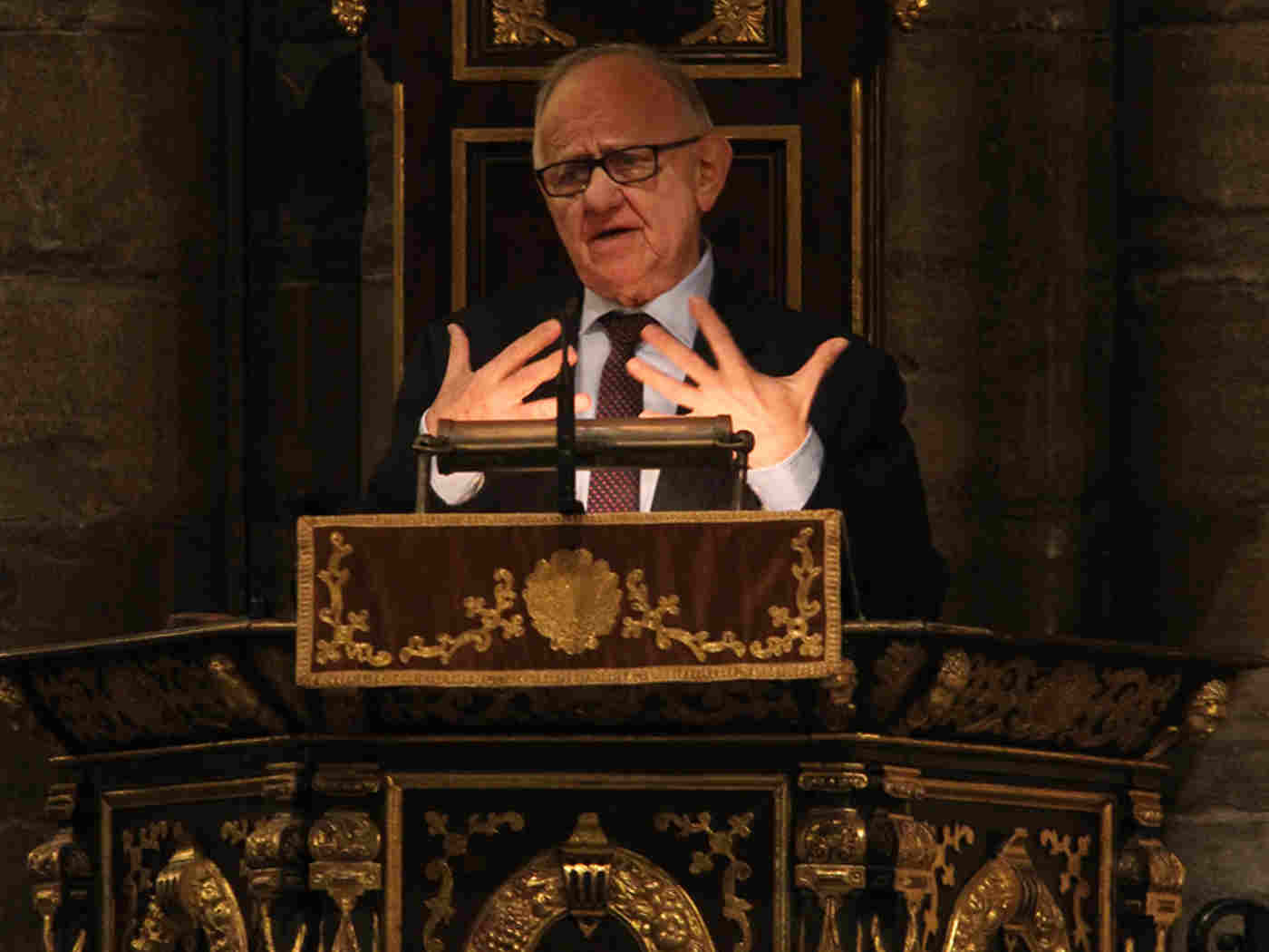 Zigi Shipper, survivor, Auschwitz-Birkenau and Danzig, gives a Testimony from the Great Lectern