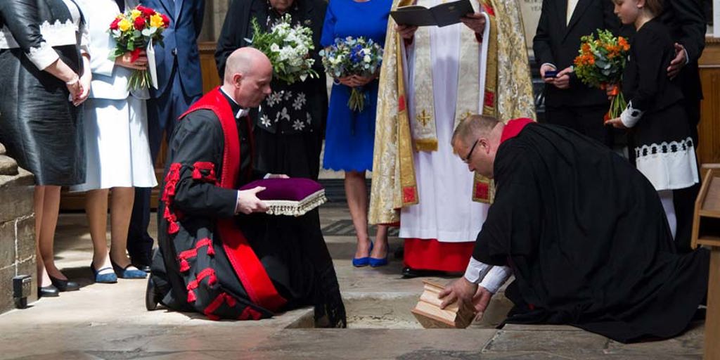 Ashes of Stephen Hawking buried in the Abbey | Westminster Abbey