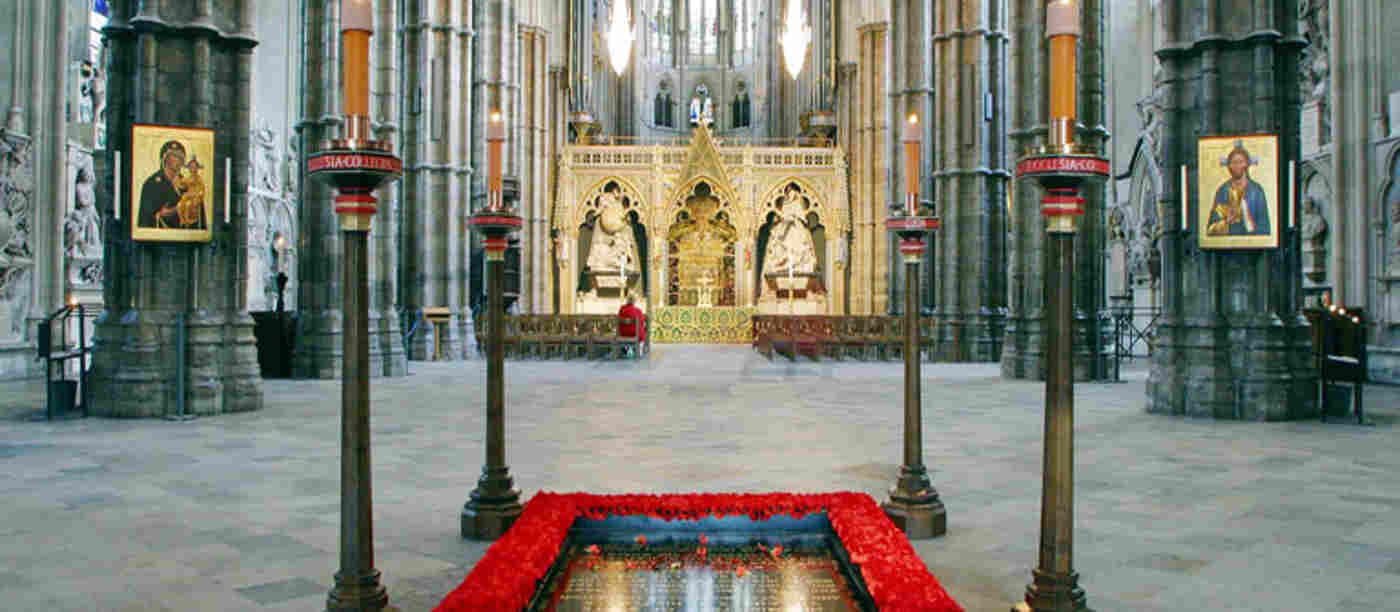 Photograph of the Grave of the Unknown Warrior in the nave at Westminster Abbey, representing Remembrance At home family activities
