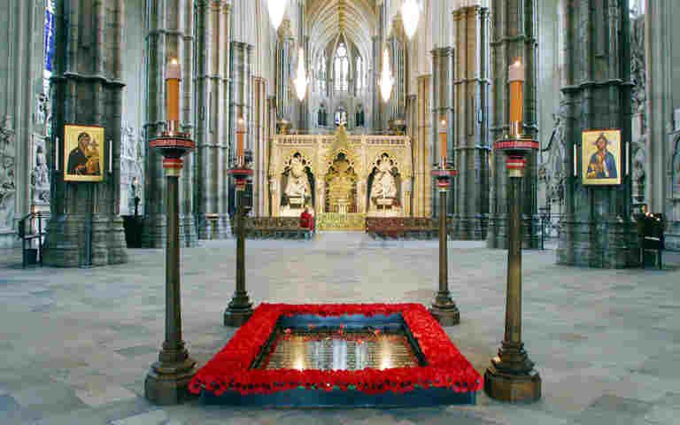 Photograph of the Grave of the Unknown Warrior in the nave at Westminster Abbey, representing Remembrance At home family activities