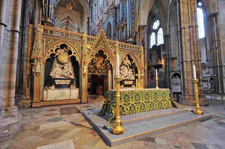 The gold Quire Screen in Westminster Abbey into which is set Sir Isaac Newton's memorial