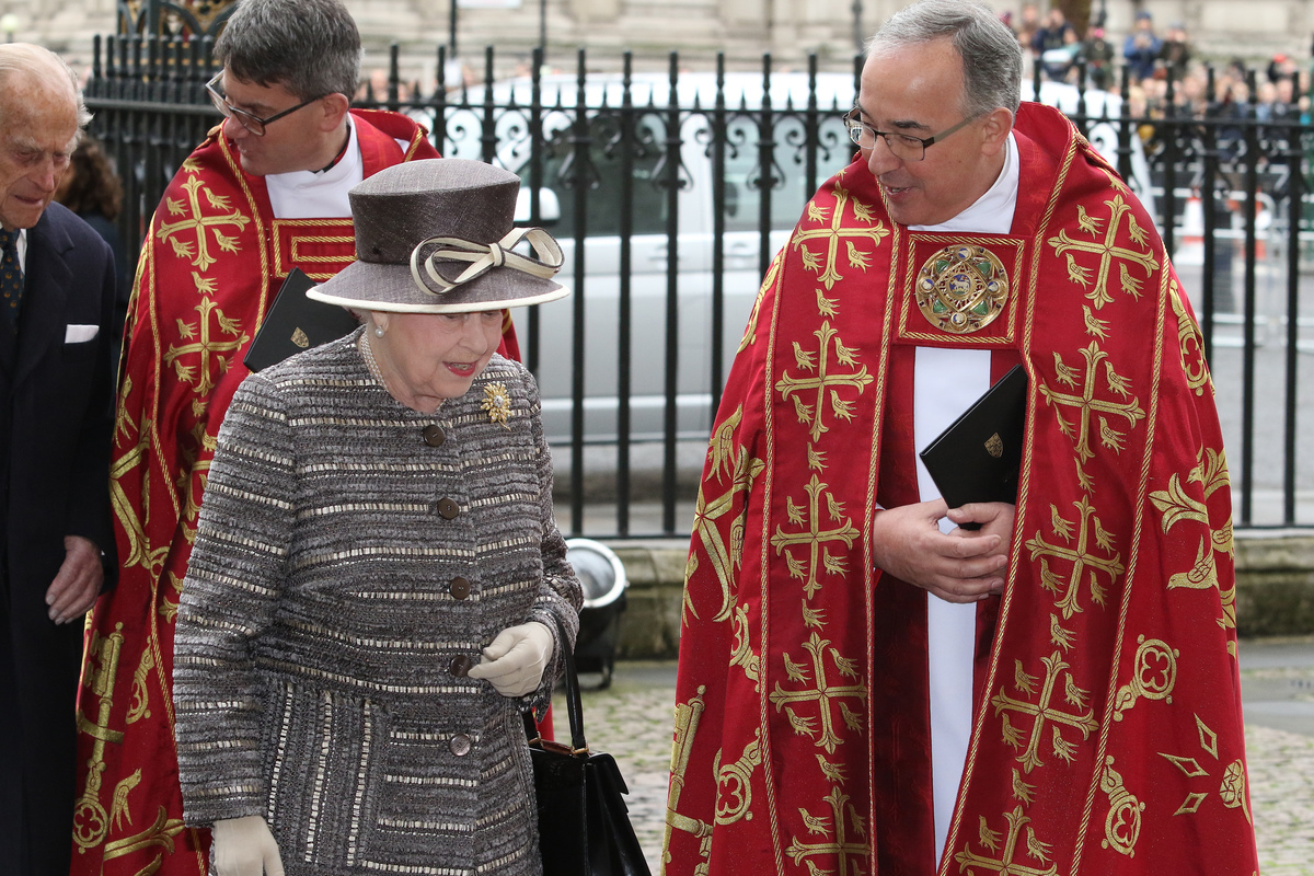 Queen and Duke of Edinburgh attend Synod Service