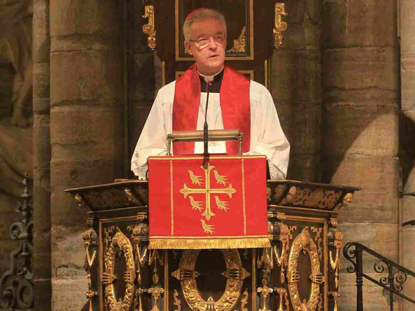 Bishop Wiesław Lechowicz gives the Sermon