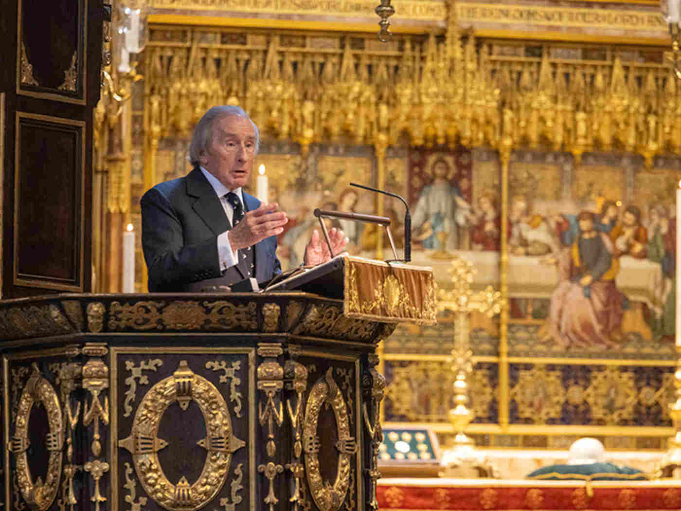 Sir Jackie Stewart reads a tribute