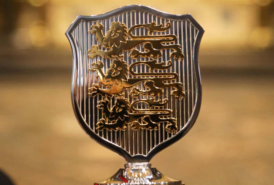 Dean’s Verger welcomes HM The Queen with new verge