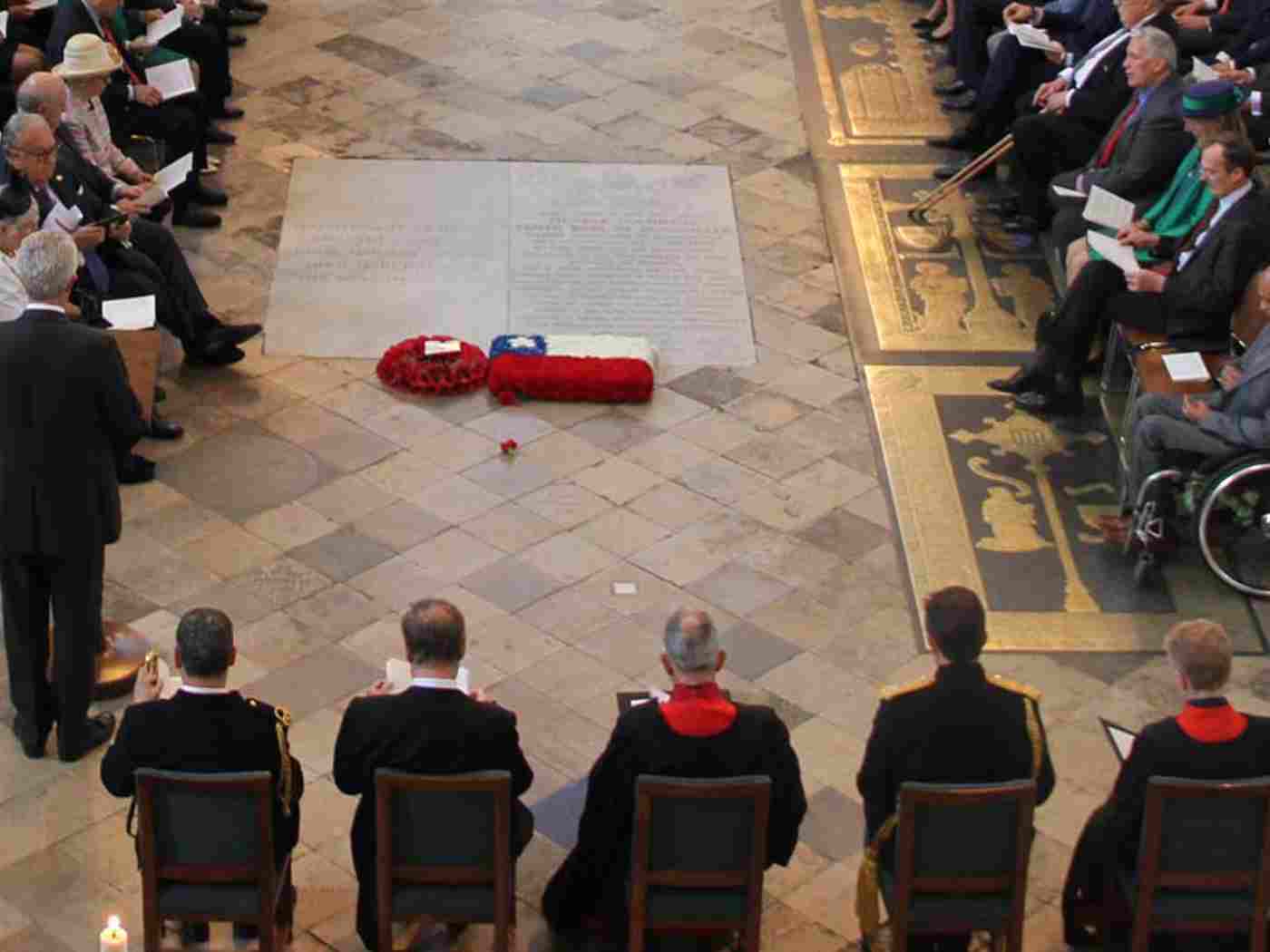 The Earl of Dundonald reads Psalm 107: 1–9, 23–32