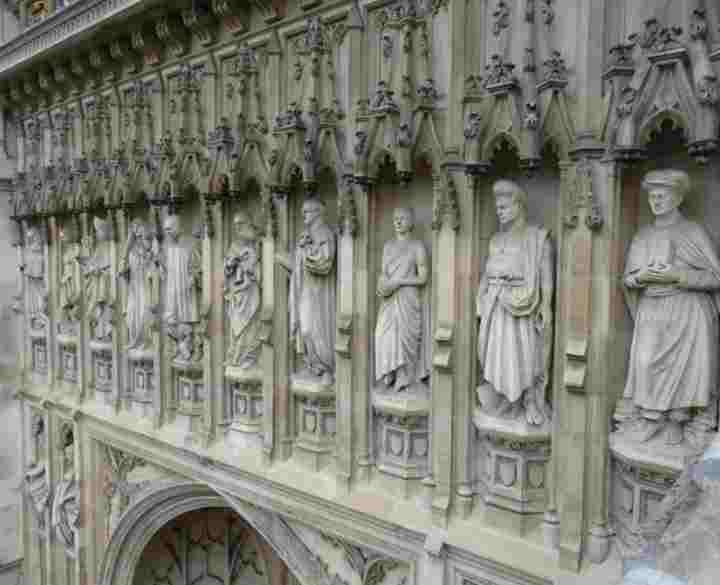 Photograph of Modern Martyrs above the Great West Door at Westminster Abbey