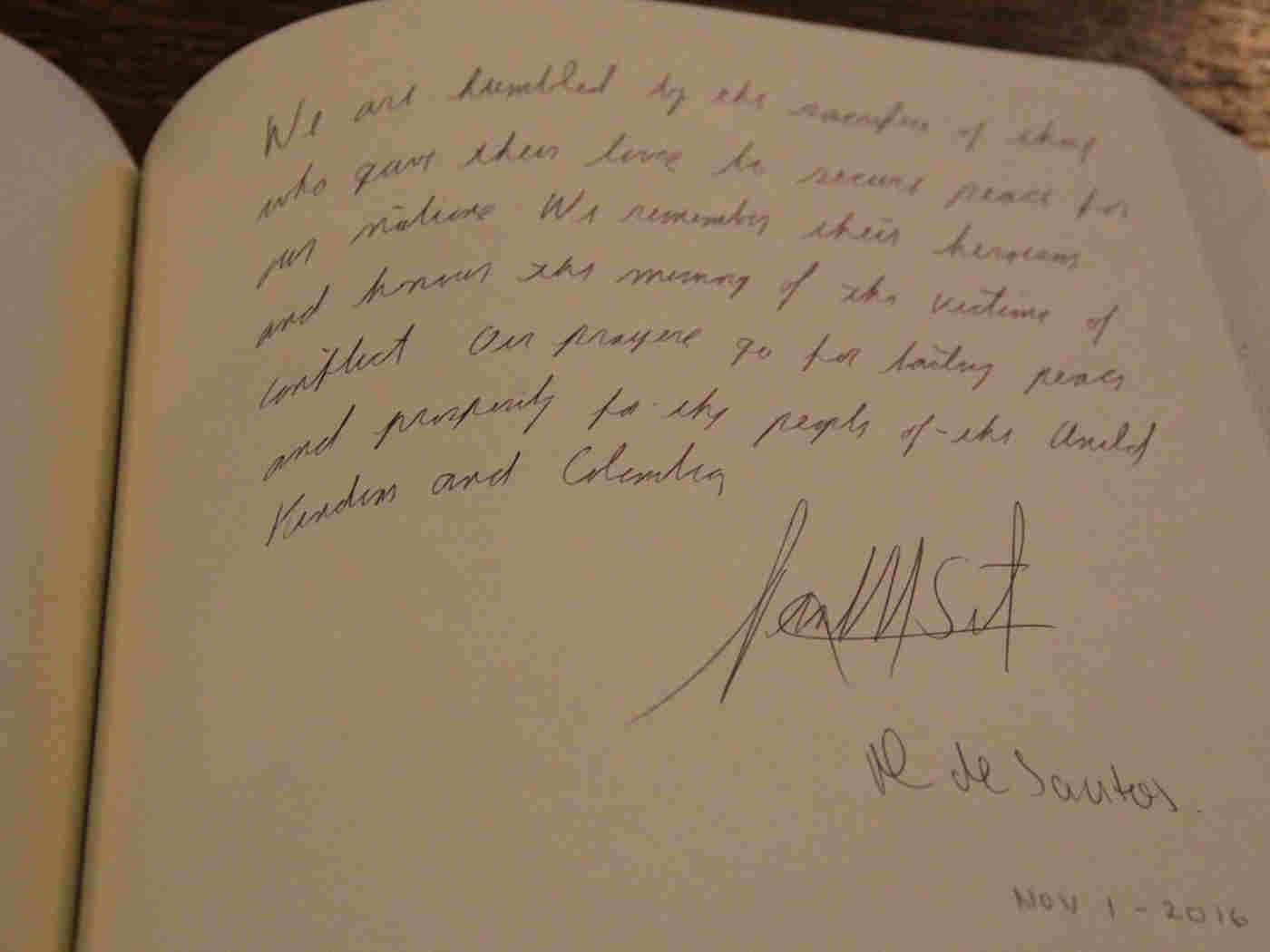 The inscription by His Excellency Mr Juan Manuel Santos, President of Colombia, in the Distinguished Visitors' Book