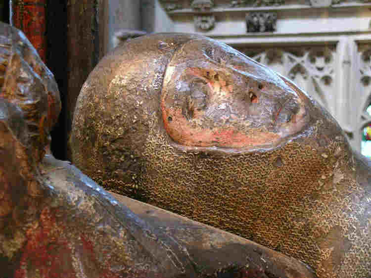 Head of the tomb effigy of Edmund Crouchback, wearing chain mail
