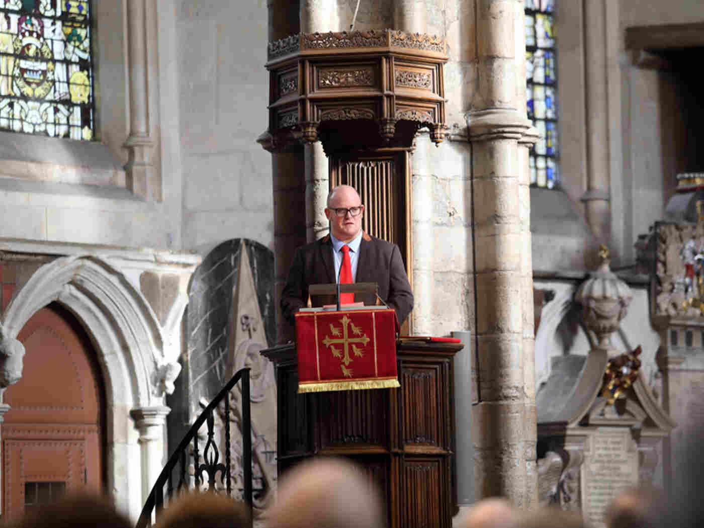 Nicky Spence reads from Psalm 150