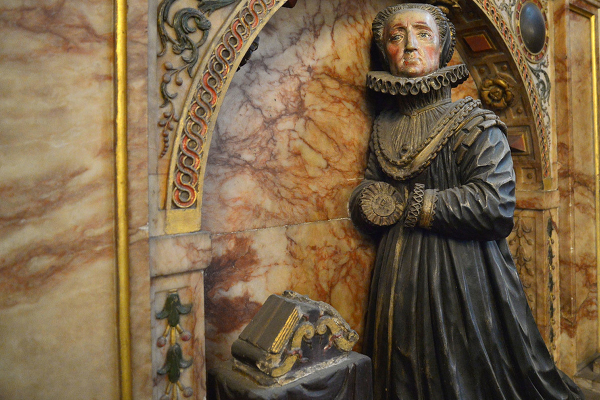 Memorial figure of Blanche kneeling at a prayer desk, with her hands broken off, St Margaret's Church, Westminster