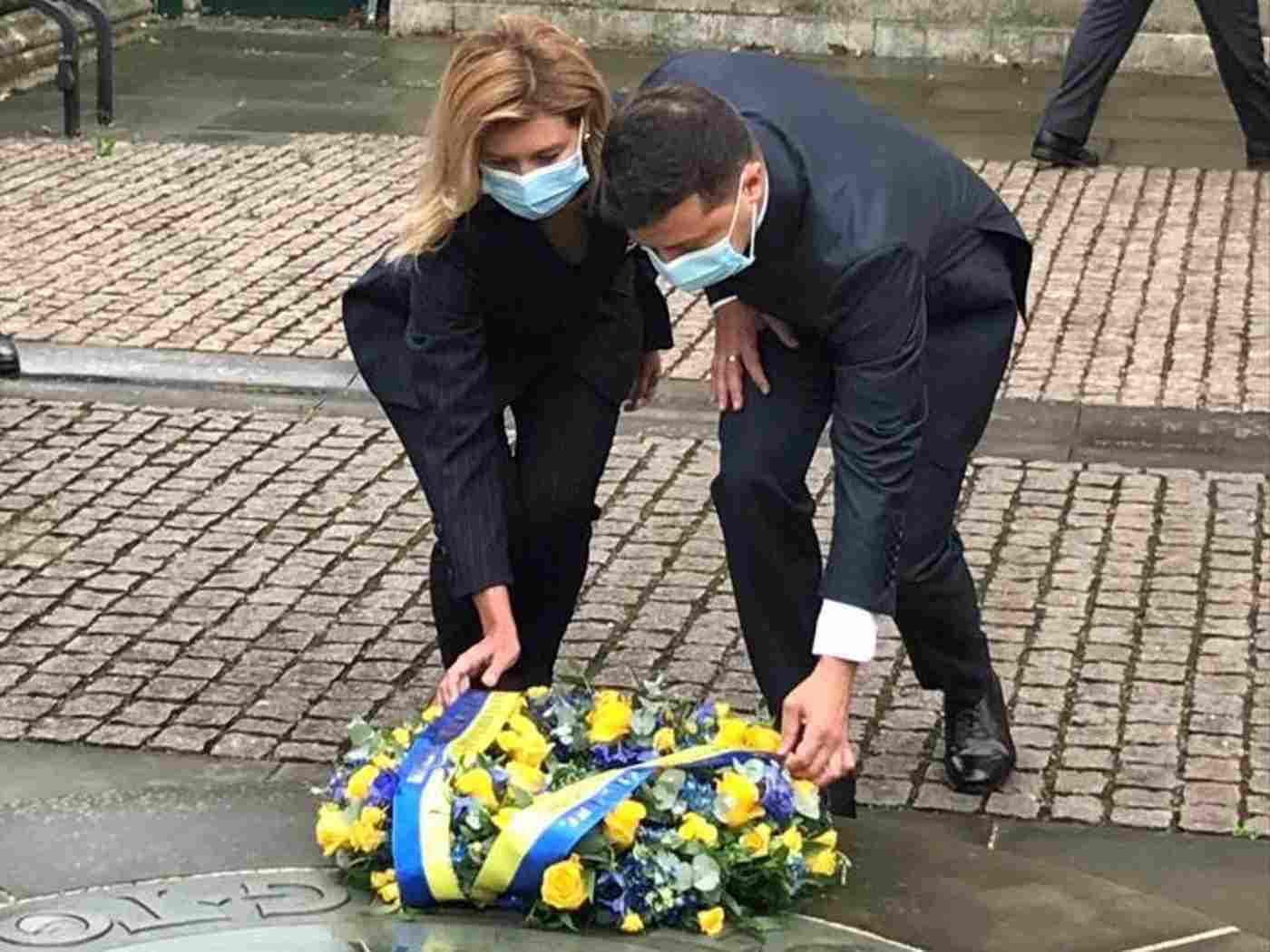 The President and First Lady of Ukraine lay a wreath at the Innocent Victims' Memorial