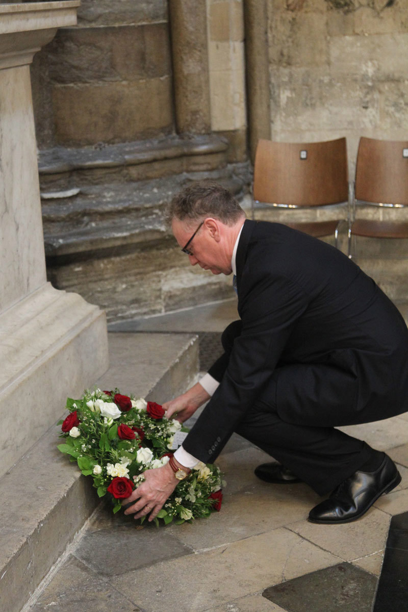 Peter Holbrook, Chair, The International Shakespeare Association, laid a wreath at the Shakespeare memorial in the South Transept