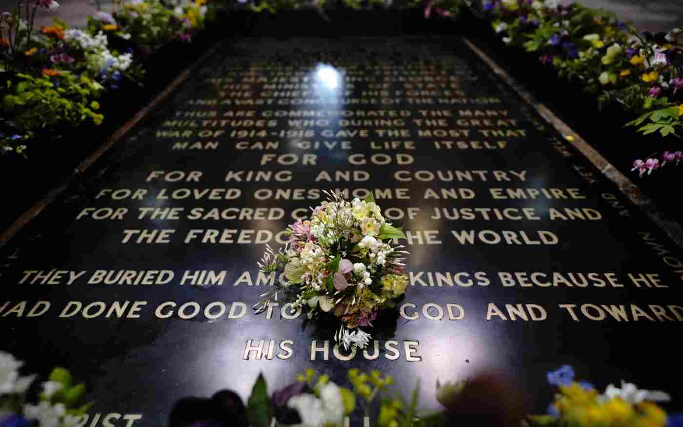 Queen's Coronation bouquet on the Grave of the Unknown Warrior