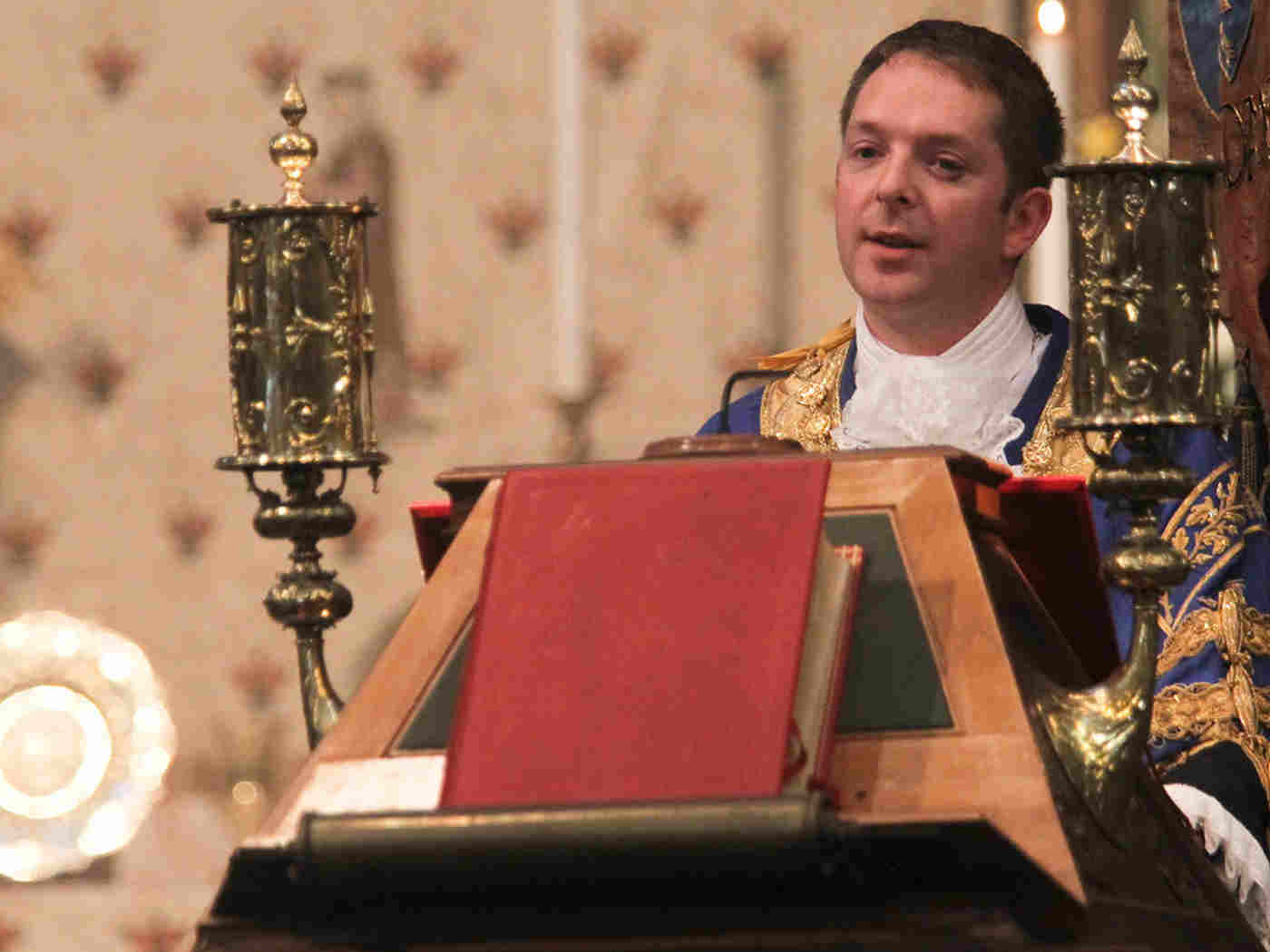 The Lord Mayor of Westminster, Councillor Steve Summers, reads St John 12: 20-26
