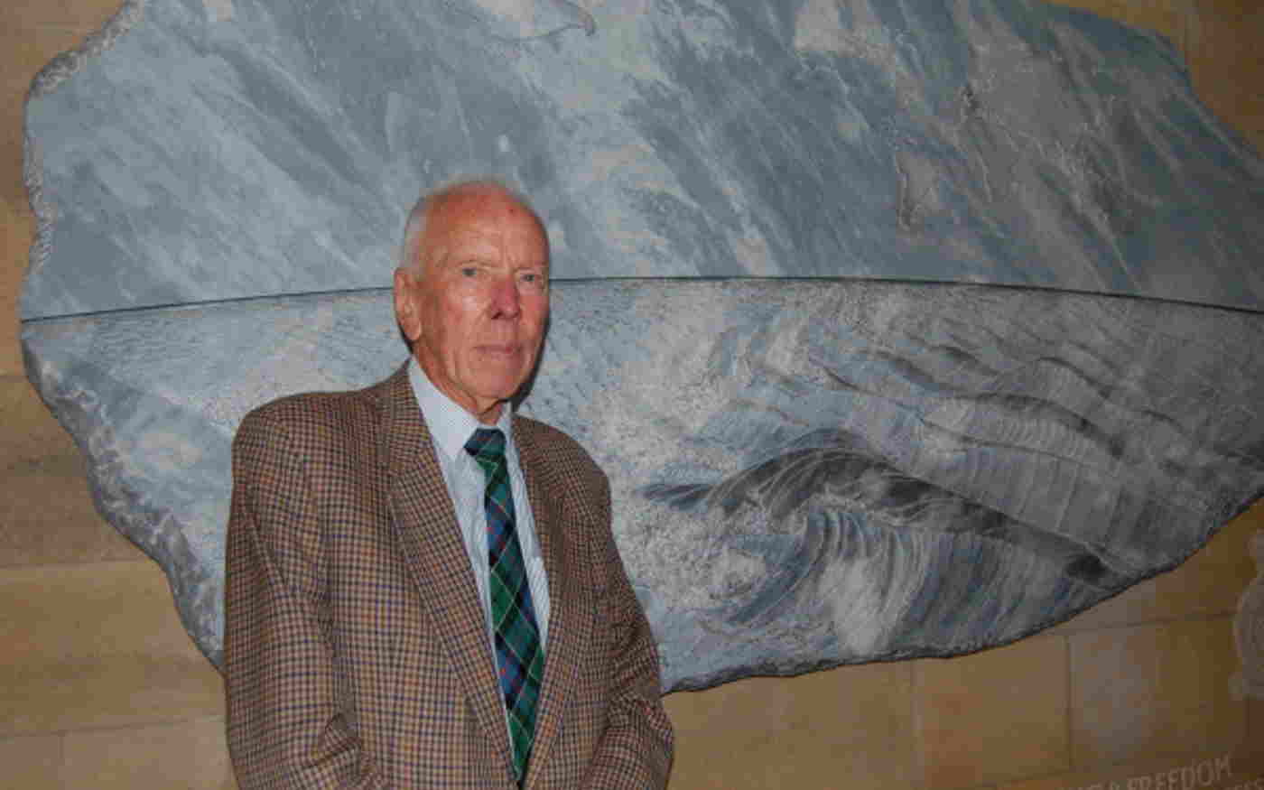 Coastal Command member visits Abbey memorial