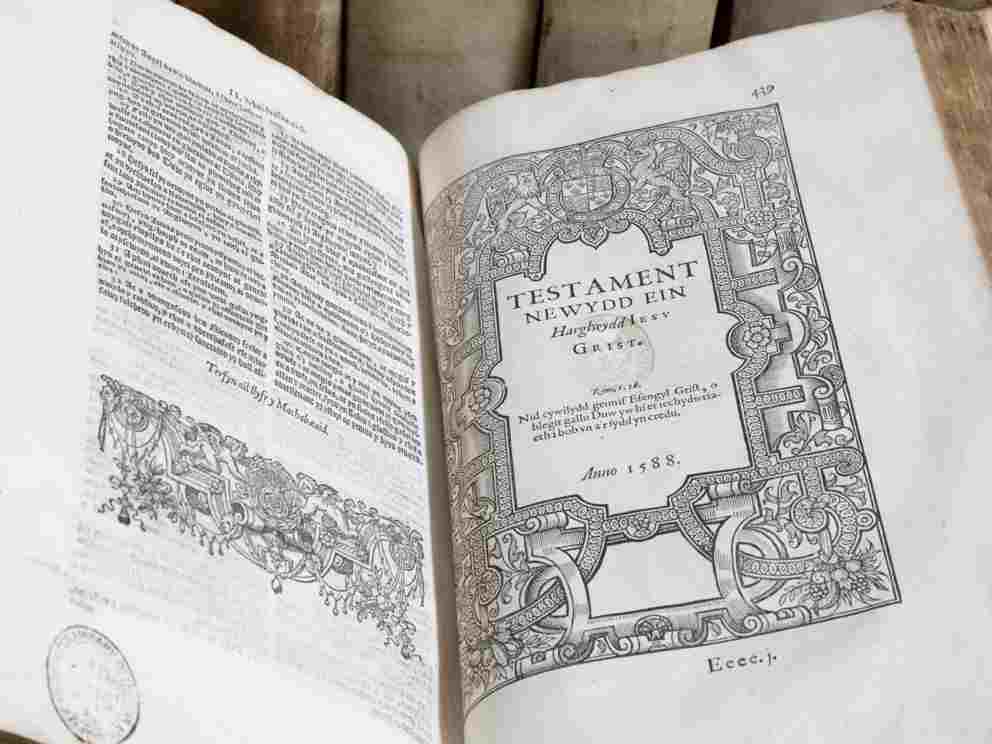 Abbey loans rare 1588 first edition Welsh Bible to St Davids Cathedral ...