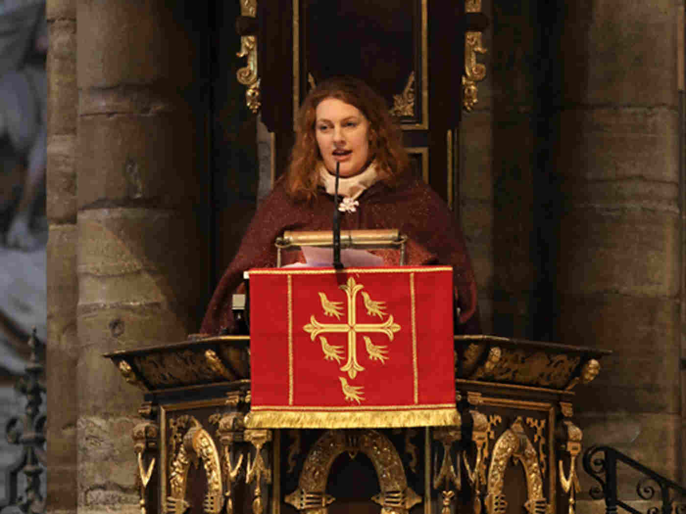 Amanda Lee reads a Testimony