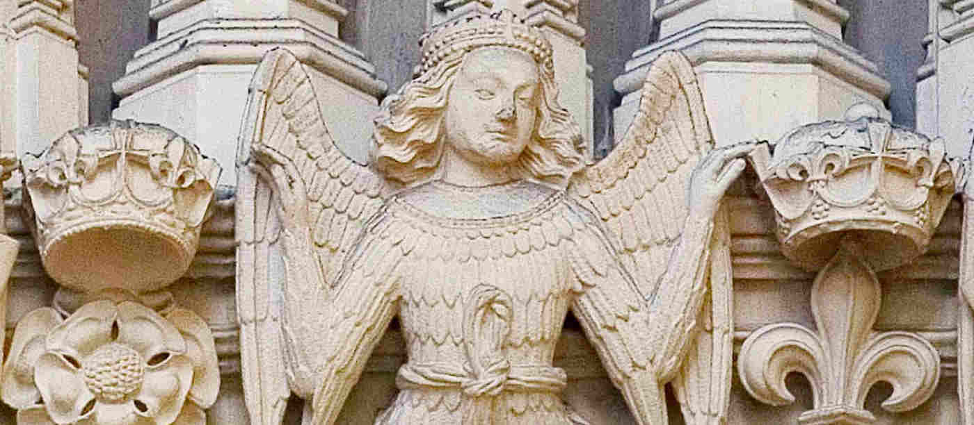 Photograph of angel frieze surrounded by an English rose and French fleur-de-lis in the Lady Chapel of Westminster Abbey