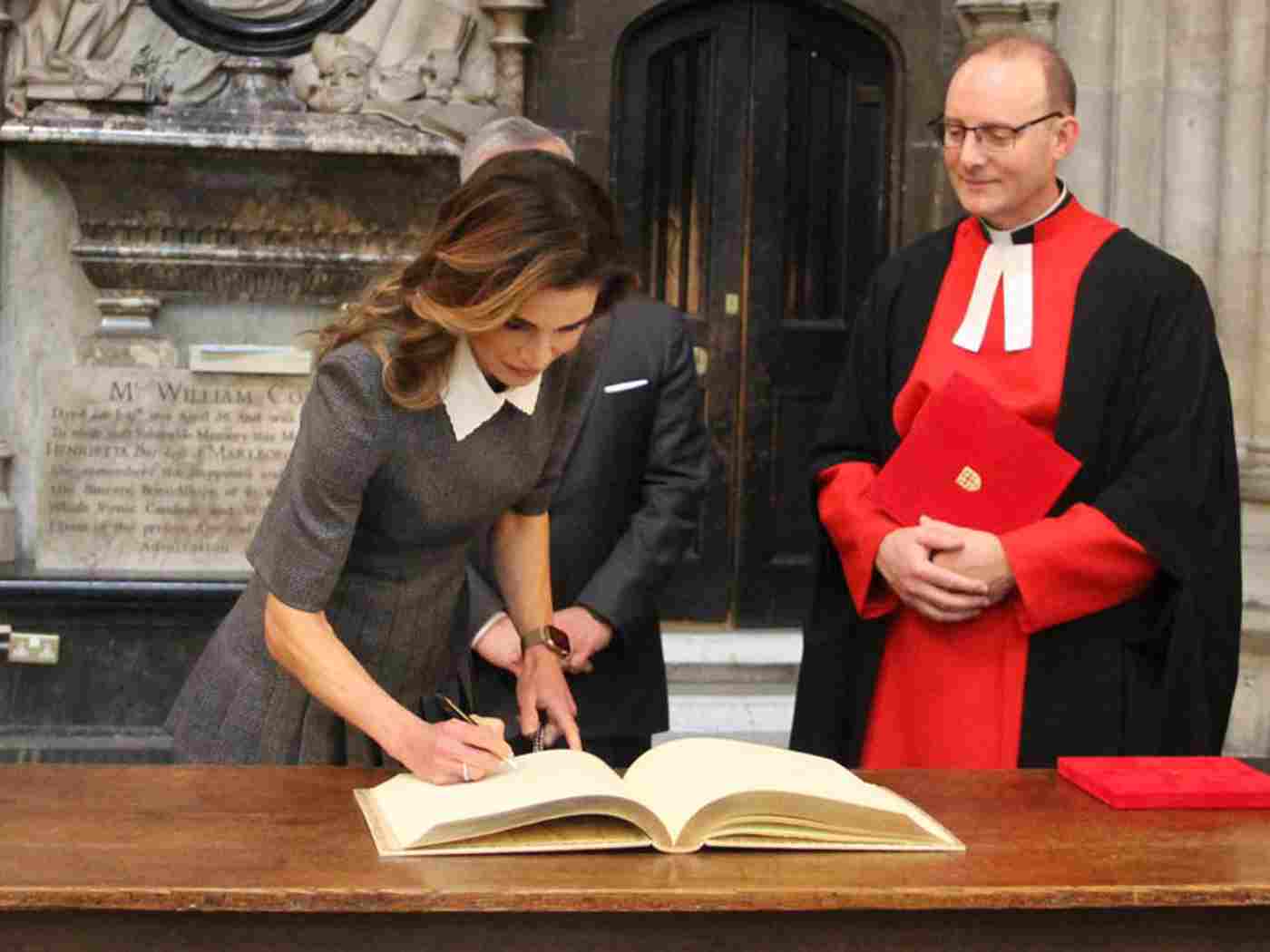 Queen Rania signs the Abbey's Distinguished Visitors' Book