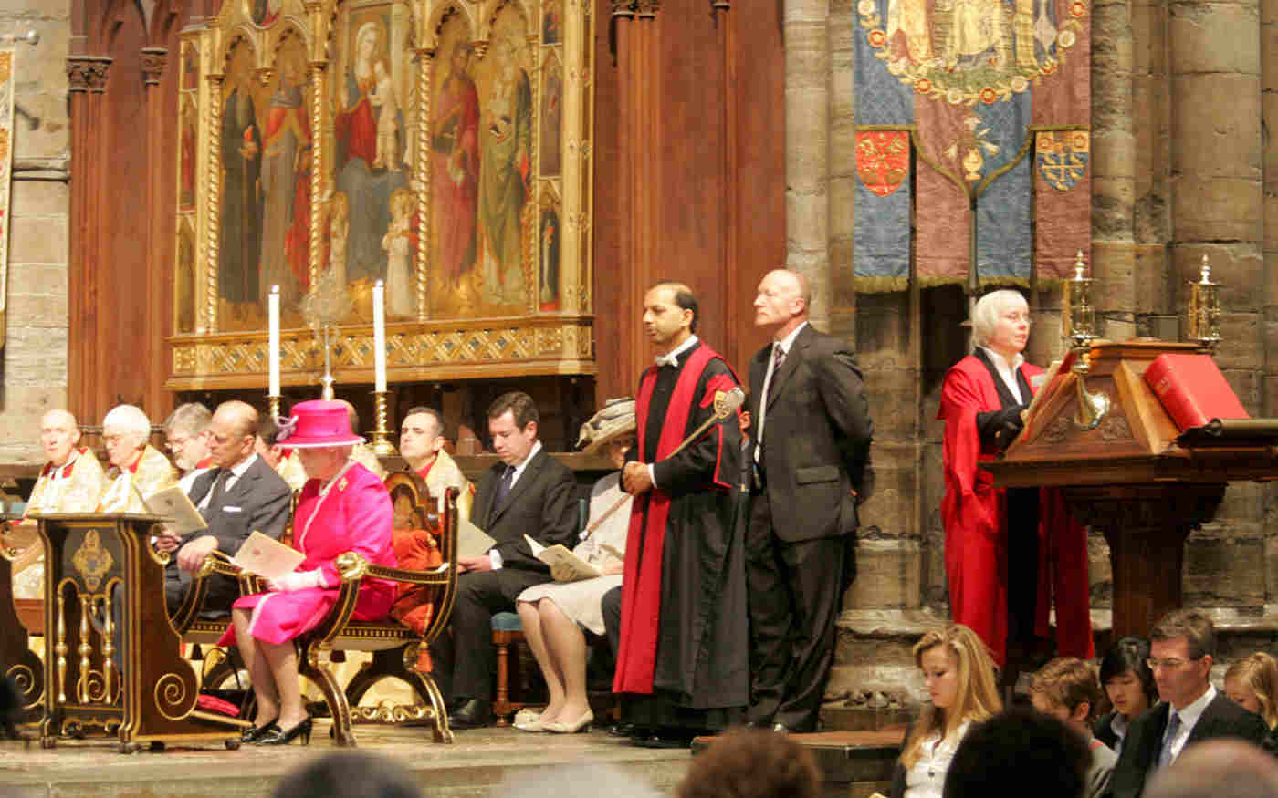 Queen joins Abbey for Elizabethan celebration