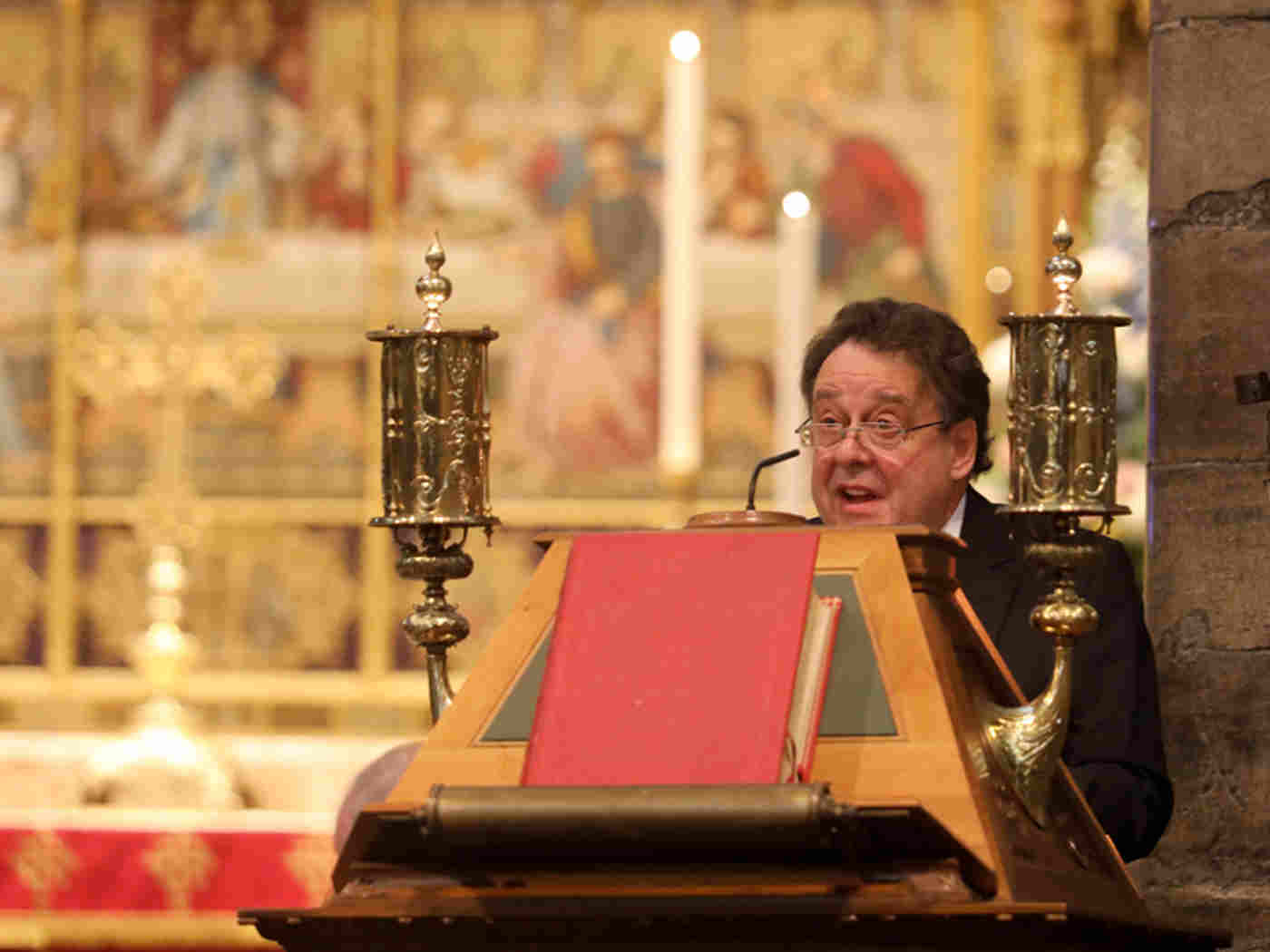 Graham Sheffield CBE reads from St Luke 19: 29-40