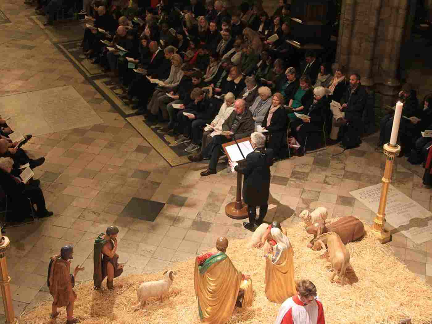 Sarah Clarke OBE, Lady Usher of the Black Rod, reads Isaiah 60: 1–6, 19