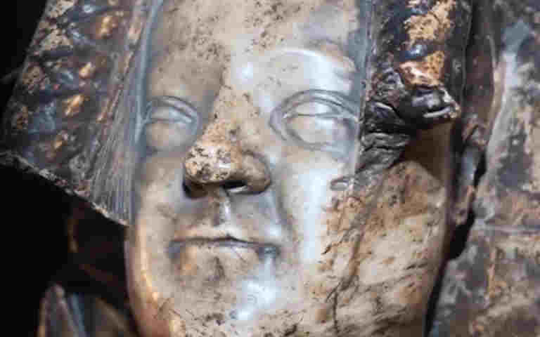 Lara has used video to document features of her diverse friendship ground and then juxtaposed those images with text from a contemporary description of Queen Philippa of Hainault, buried in the Shrine. It invites audiences to reconsider who this woman might have been.