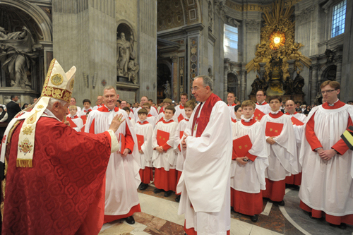 Pope Benedict XVI greets James O’Donnell, Organist and Master of the Choristers of Westminster Abbey and The Very Reverend Dr John Hall, Dean of Westminster