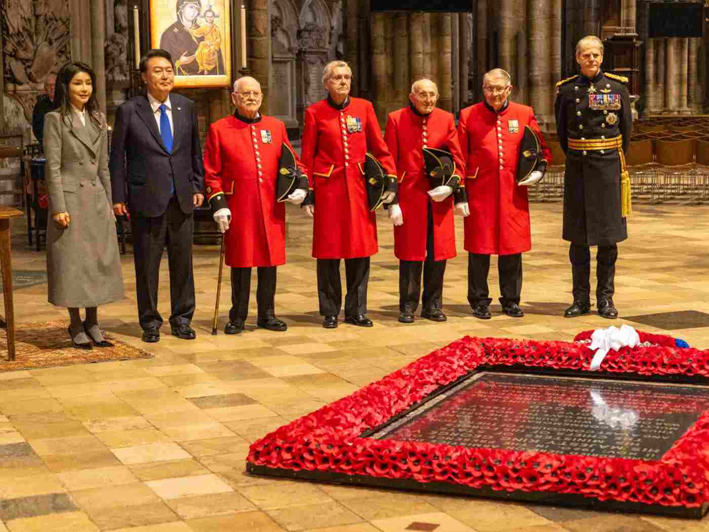 British war veterans with the President of the Korea Republic.