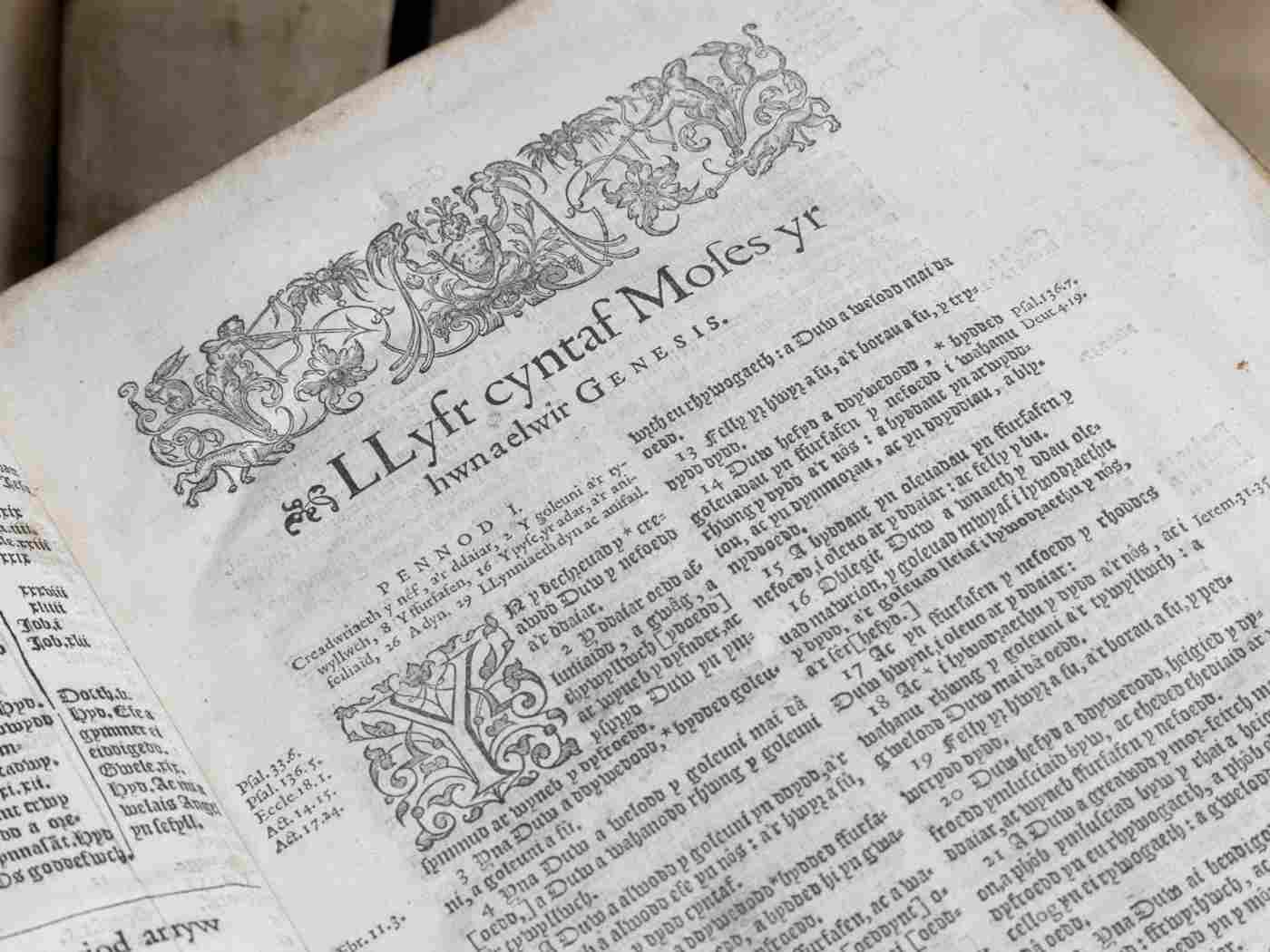 Abbey loans rare 1588 first edition Welsh Bible to St Davids Cathedral ...