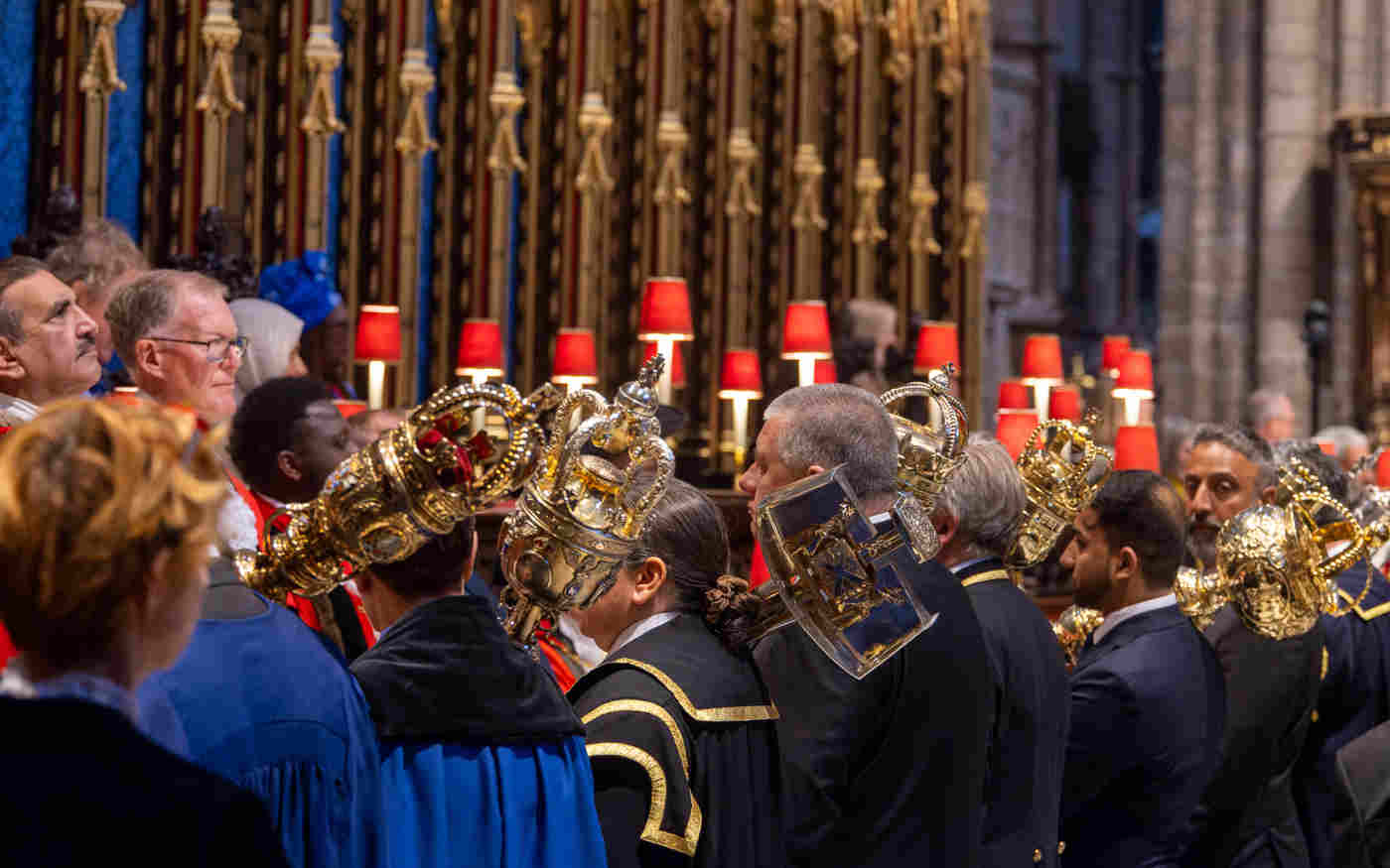 Lord mayors in the Abbey facing away. They are all holding various regalia