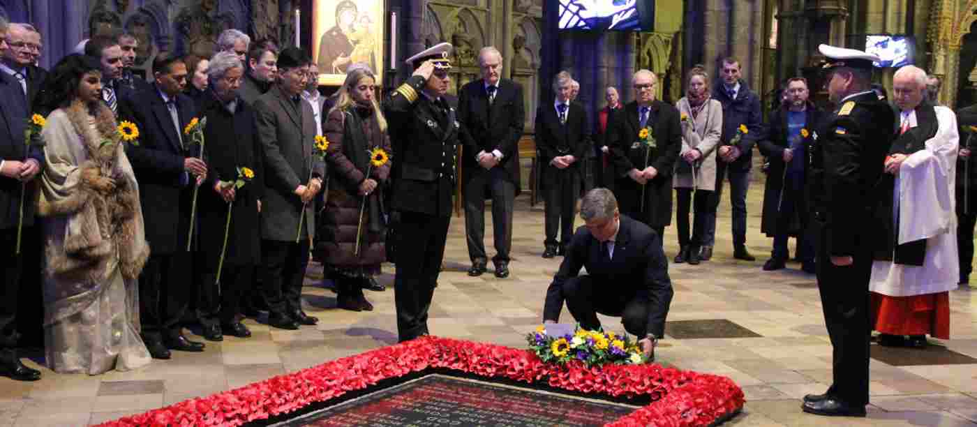 The Ukranian Ambassador laying a wreath at the Grave of the Unknown Warrior. Other members of the congregation stand and watch