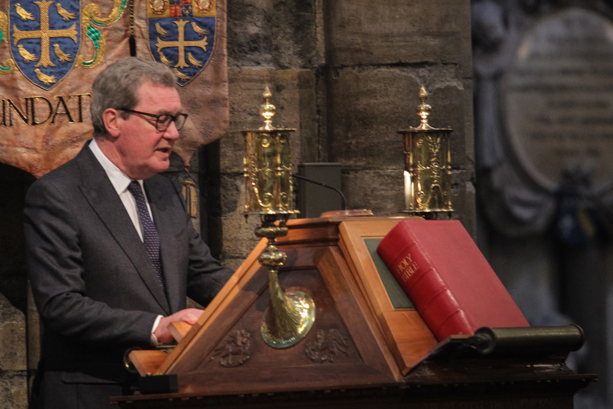 His Excellency the High Commissioner for Australia, The Honourable Alexander Downer AC, reads St John 15: 9-17