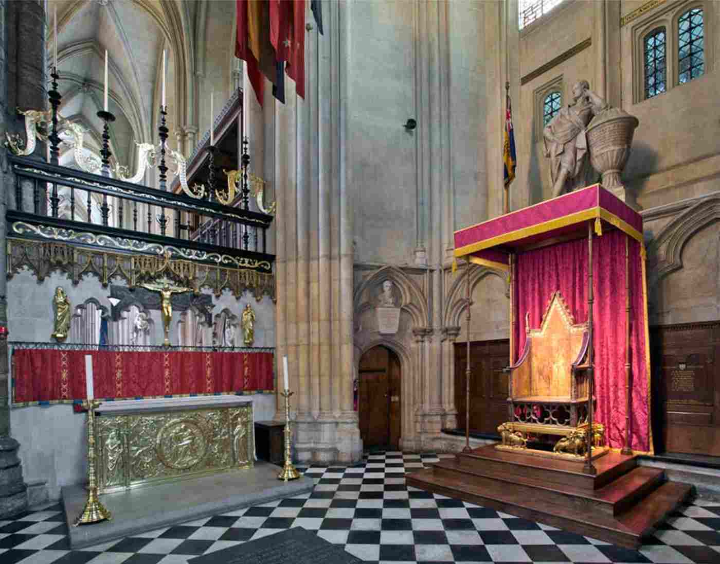 St George's Chapel Looking SE avec Cor Chair (DL13) 300 Westminster Abbey Copyright.jpg