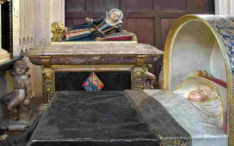 Tombs of Sophia and Mary, daughters of James I and Anne of Denmark, topped with their effigies