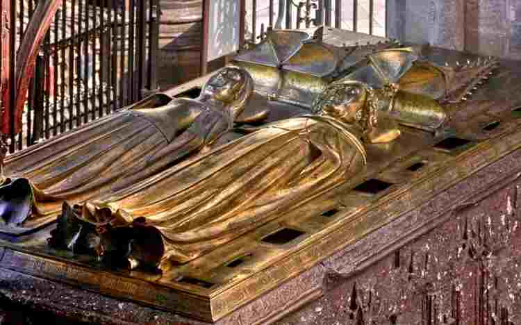 Tomb effigies of Richard II and Anne of Bohemia, lying side by side on top of the tomb