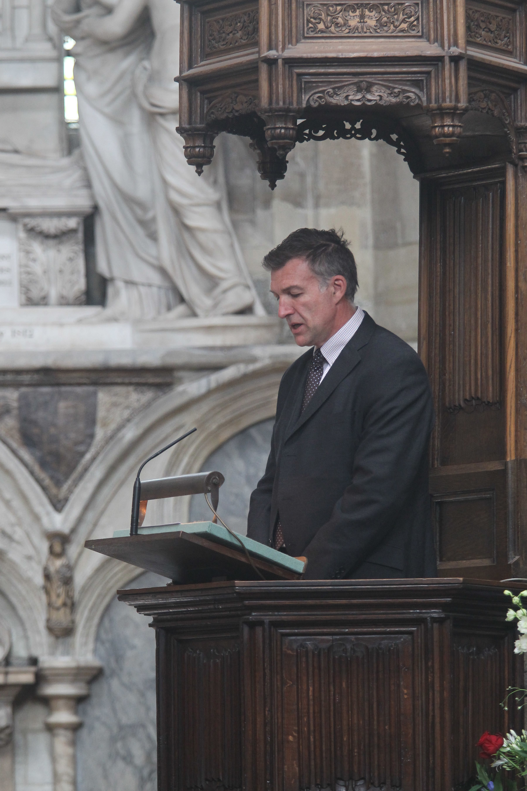 Tim Jarvis, Leader of the Shackleton Epic Expedition, reads Erebus from the Nave Pulpit.