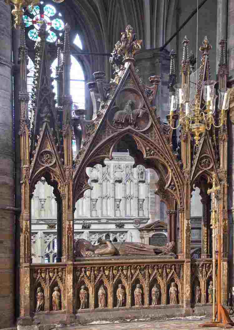 Large tomb of Edmund Crouchback with his effigy lying on it