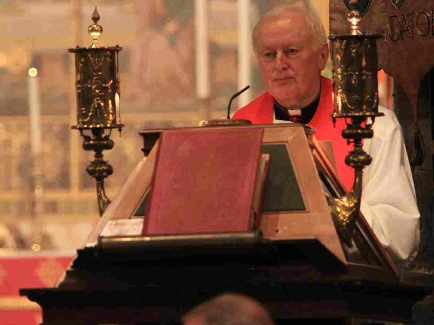 Monsignor Stefan Wylężek reads St John 15: 12–17
