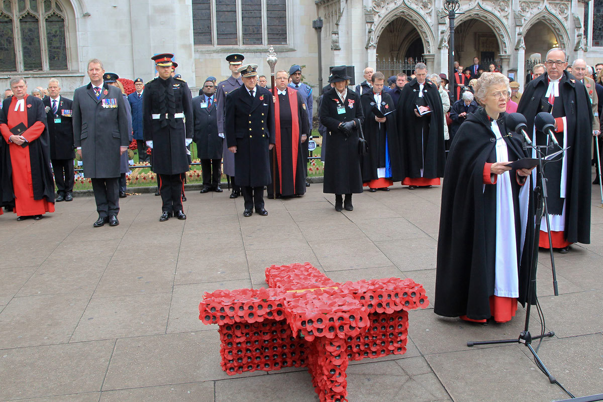 The Rector of St Margaret's Church, Canon Jane Sinclair, says a prayer