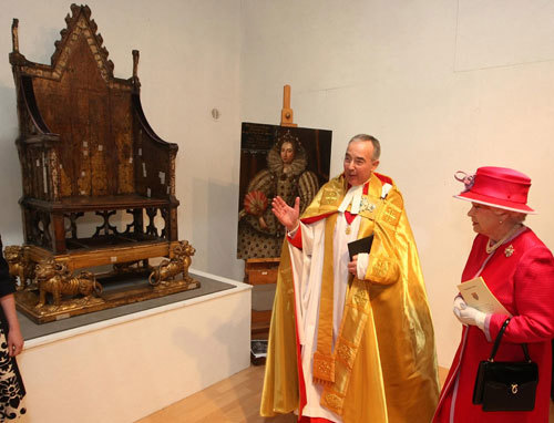 Dean & Chapter present Loyal Address to HM The Queen