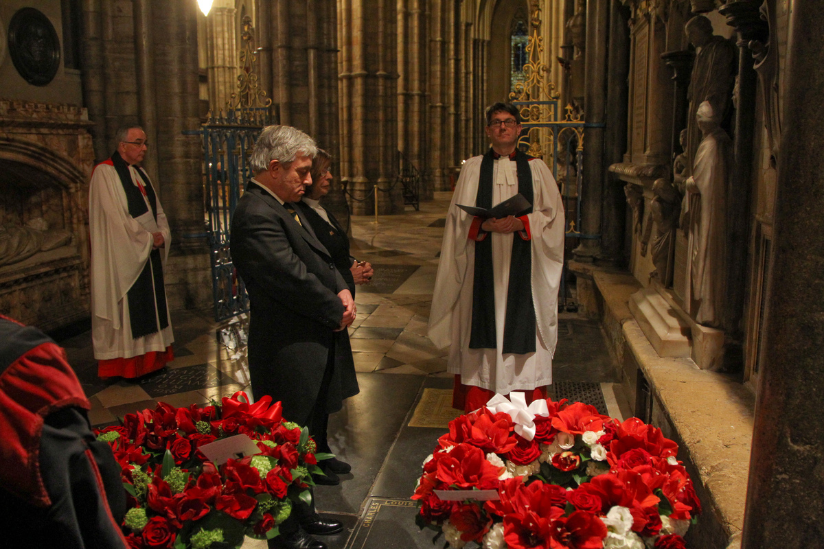 The Speaker and Lord Speaker lay wreaths at the tablet commemorating Simon de Montfort's contribution to the Abbey in the North Quire Aisle