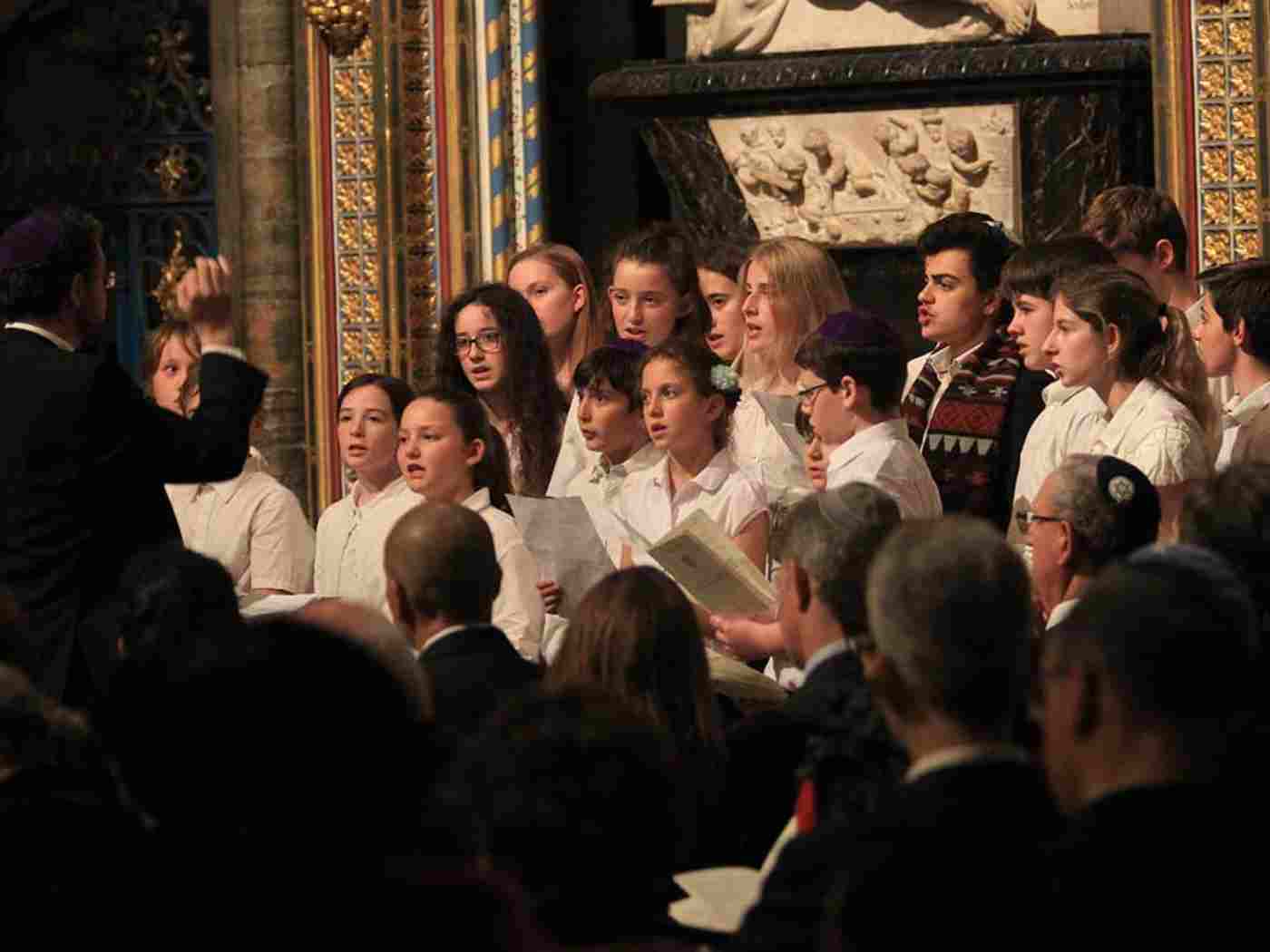 The Belsize Square Synagogue Youth Choir sings Guten Abend
