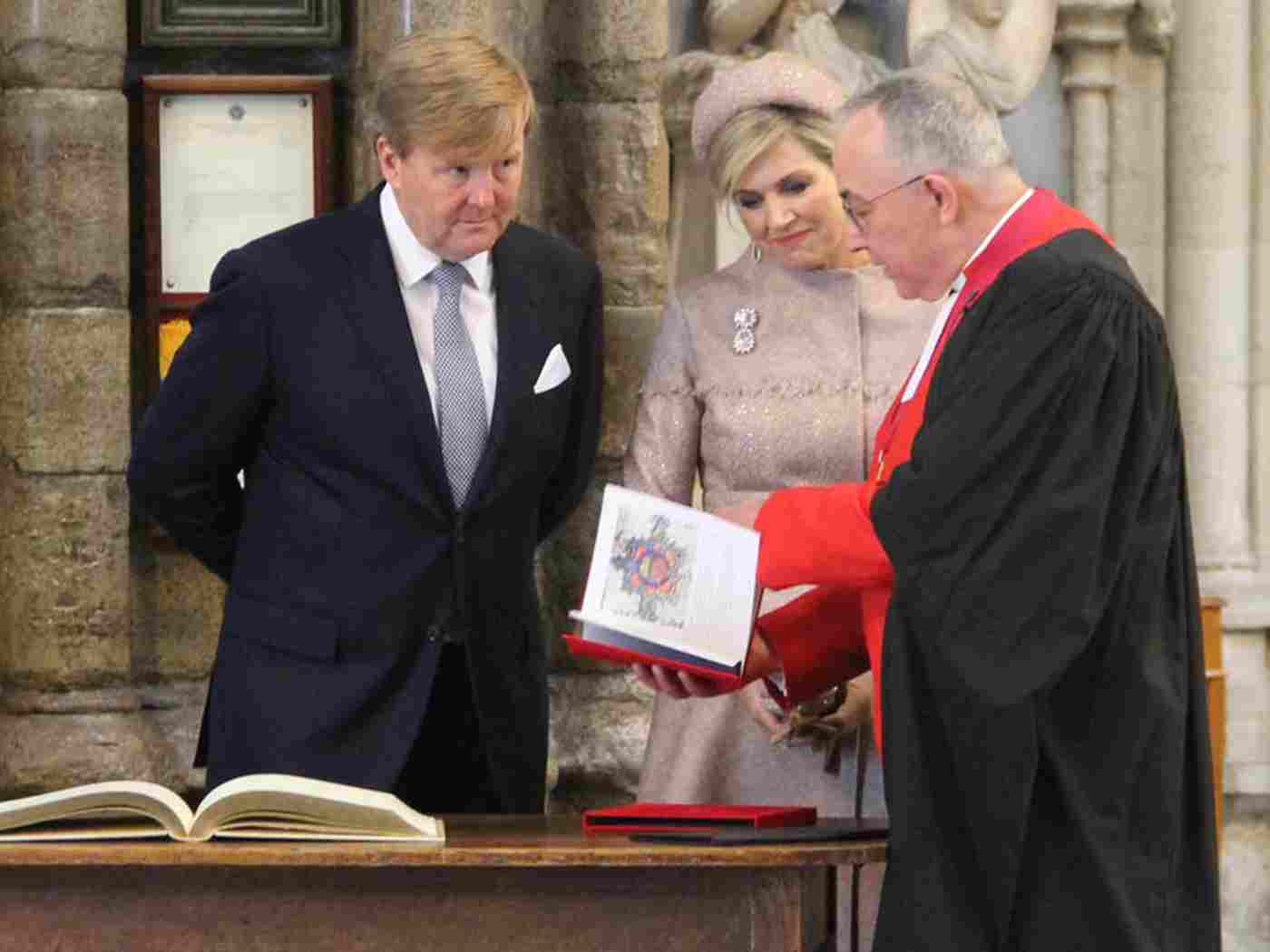 The King and Queen sign the Distinguished Visitors' Book and receive a gift