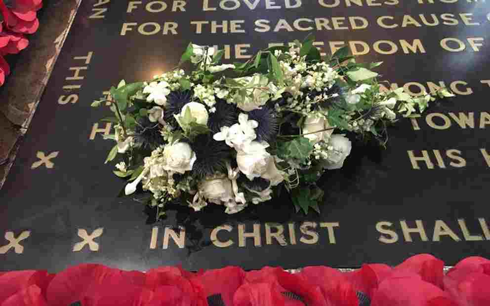 Royal wedding bouquet rests on Warrior’s grave Westminster Abbey