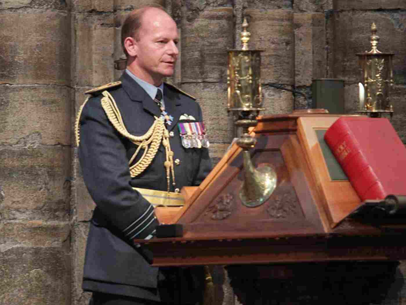 Air Chief Marshal Mike Wigston, Chief of the Air Staff, reads St John 15: 9–17